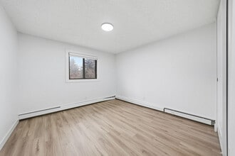 Lakewood Manor in Saskatoon, SK - Building Photo - Building Photo