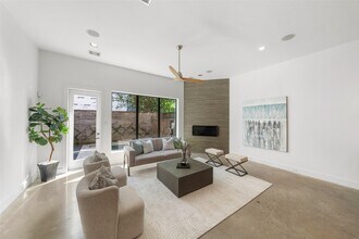 316 Birdsall St in Houston, TX - Building Photo - Building Photo