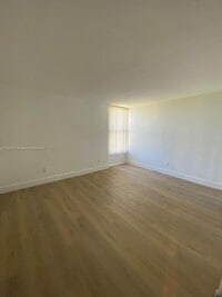 2000 NE 135th St photo'