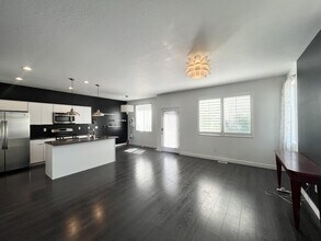 3546 Terra Sol Dr in South Salt Lake, UT - Foto de edificio - Building Photo