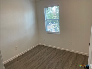 761 Geronimo Dr in Seguin, TX - Building Photo - Building Photo