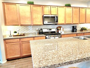 5256 W Leodra Ln in Phoenix, AZ - Building Photo - Building Photo