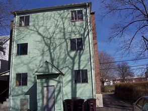 132 Oak St in New Britain, CT - Building Photo - Building Photo