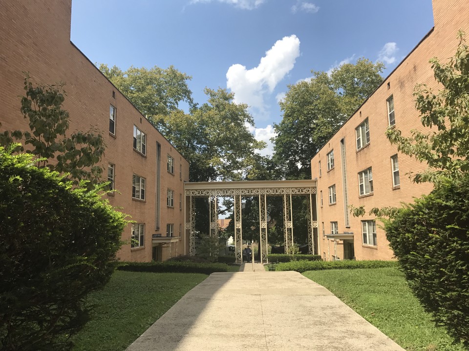 The Royal Plaza Rockwel Realty Leasing in Pittsburgh, PA - Building Photo