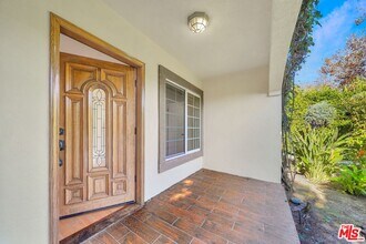 743 N Las Palmas Ave in Los Angeles, CA - Building Photo - Building Photo