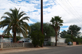 Hacienda in Tucson, AZ - Building Photo - Building Photo