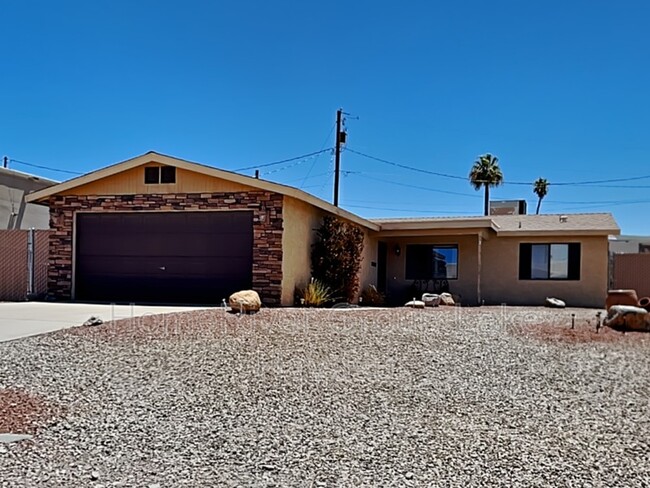 2470 Huntington Dr in Lake Havasu City, AZ - Building Photo - Building Photo