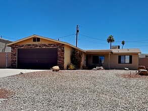 2470 Huntington Dr in Lake Havasu City, AZ - Building Photo - Building Photo