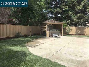 689 Apple Hill Dr in Brentwood, CA - Building Photo - Building Photo