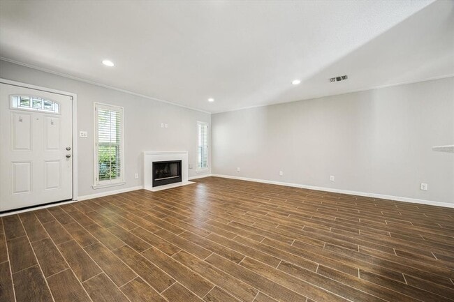 4512 Pine St in Bellaire, TX - Building Photo - Building Photo