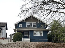 1735 24th Ave in Seattle, WA - Building Photo