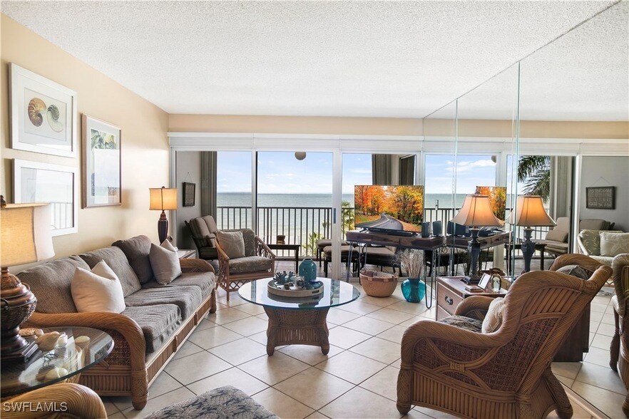 3443 Gulf Shore Blvd N, Unit 609 in Naples, FL - Building Photo