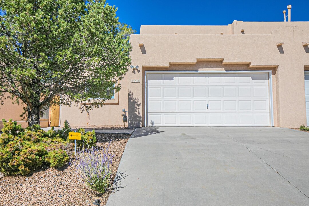 11311 Campo Del Oso Ave in Albuquerque, NM - Building Photo