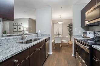 Clairmont Reserve Apartment Homes in Decatur, GA - Foto de edificio - Building Photo