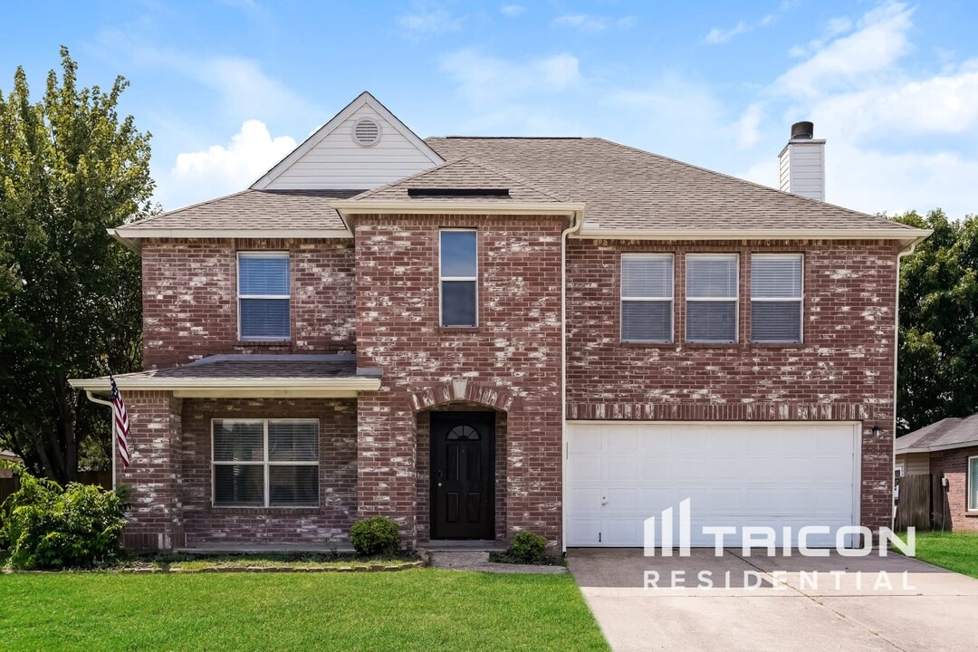 2208 Capstan Dr in Arlington, TX - Building Photo