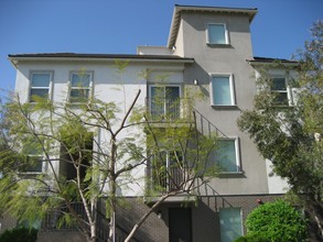 3427 Mentone Ave in Los Angeles, CA - Building Photo - Building Photo