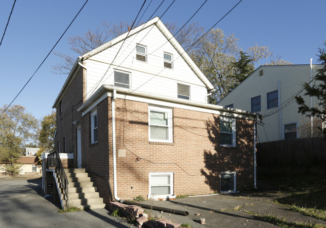 5 Unit Multifamily in Highland Park, NJ - Building Photo - Building Photo