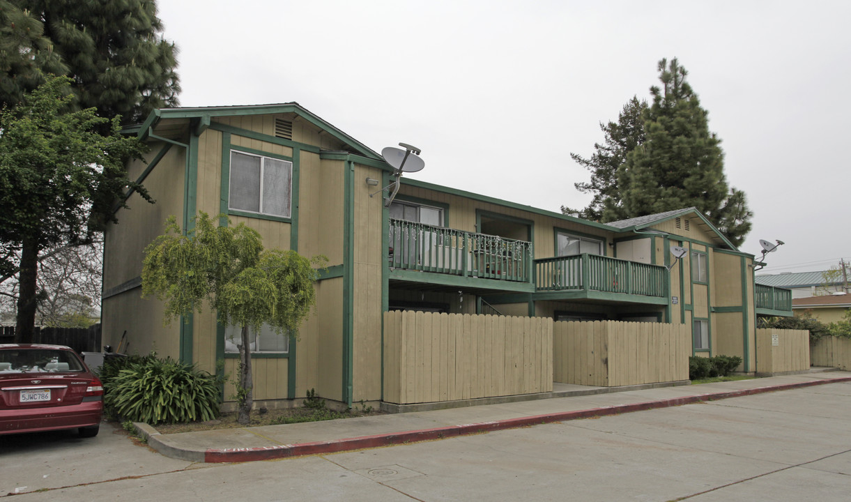 22049 Hathaway Ave in Hayward, CA - Foto de edificio