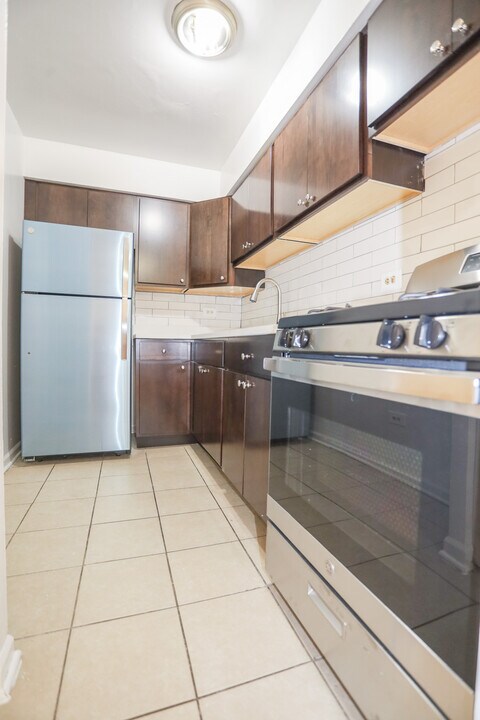 1064 W Catalpa Ave, Unit #520 in Chicago, IL - Building Photo