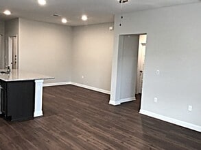 8109 Cottage Rose Dr in Austin, TX - Building Photo - Building Photo