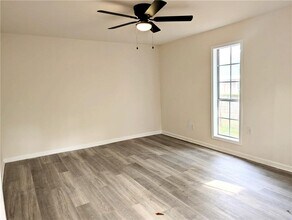 3755 Pleasant Valley Rd in Mobile, AL - Foto de edificio - Building Photo