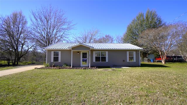 211 Midway Rd in Tool, TX - Building Photo