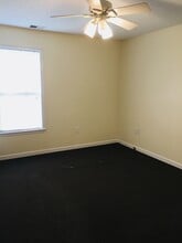 5022 Lea Ann Way in Louisville, KY - Foto de edificio - Building Photo