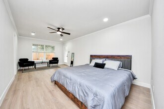 10003 Briarwild Ln in Houston, TX - Building Photo - Building Photo