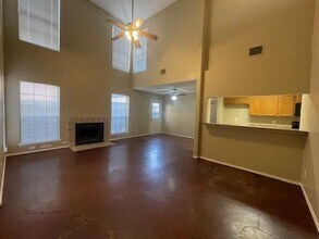 1226 W Hudgins St in Grapevine, TX - Building Photo - Building Photo