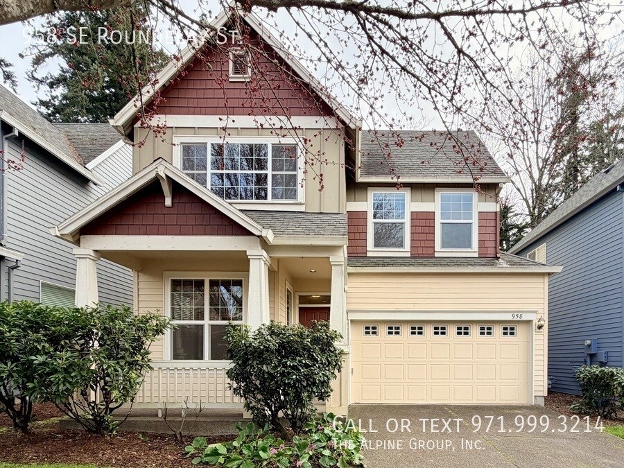 958 SE Roundelay St in Hillsboro, OR - Building Photo