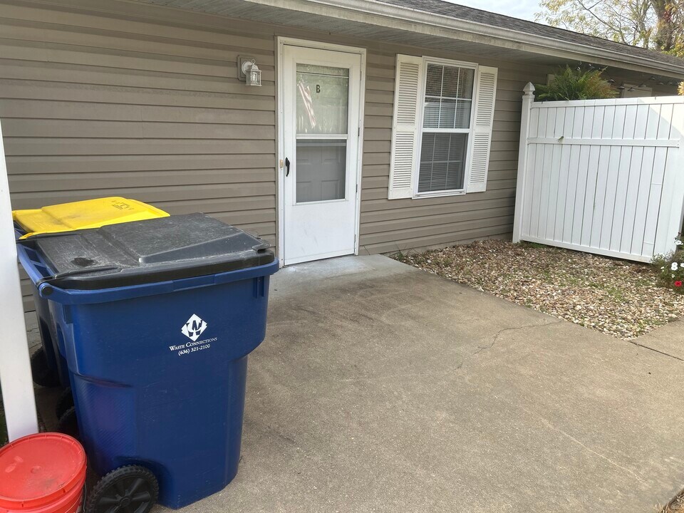 1300 N 7th St, Unit D in Desoto, MO - Building Photo