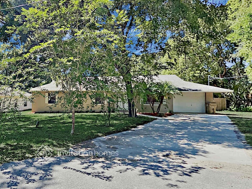 25535 Lido Ave in Sorrento, FL - Building Photo