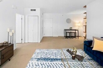 425 W Beech St, Unit Fully Furnished in San Diego, CA - Building Photo - Building Photo