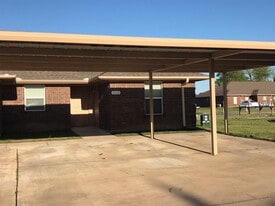 4262 Castlegate Dr, Unit 4262 in Paris, TX - Building Photo