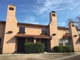 5500 McPherson Rd in Laredo, TX - Building Photo