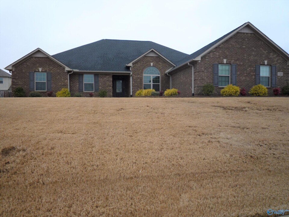 13205 Hill Crest Dr in Athens, AL - Building Photo