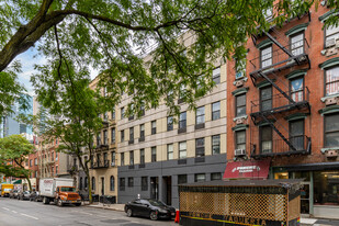 416-418 W 49th St in New York, NY - Building Photo - Primary Photo