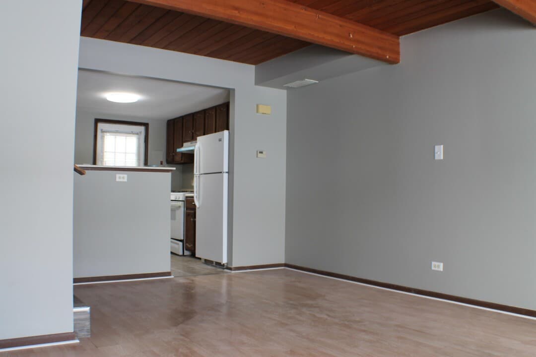 485 Meadow Green Ln in Round Lake Beach, IL - Building Photo