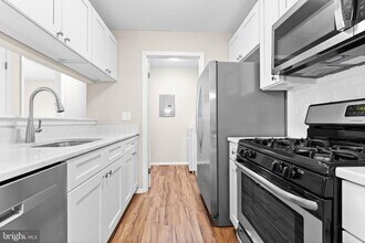 705 Woodhollow Dr in Evesham, NJ - Building Photo - Building Photo