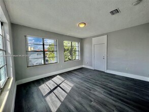 301 SW 10th Ave in Miami, FL - Building Photo - Building Photo