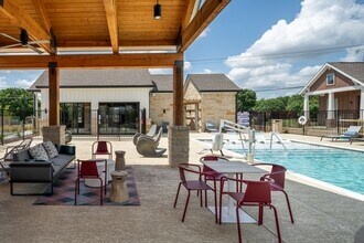 Mission at Johnson Creek in Arlington, TX - Foto de edificio - Building Photo
