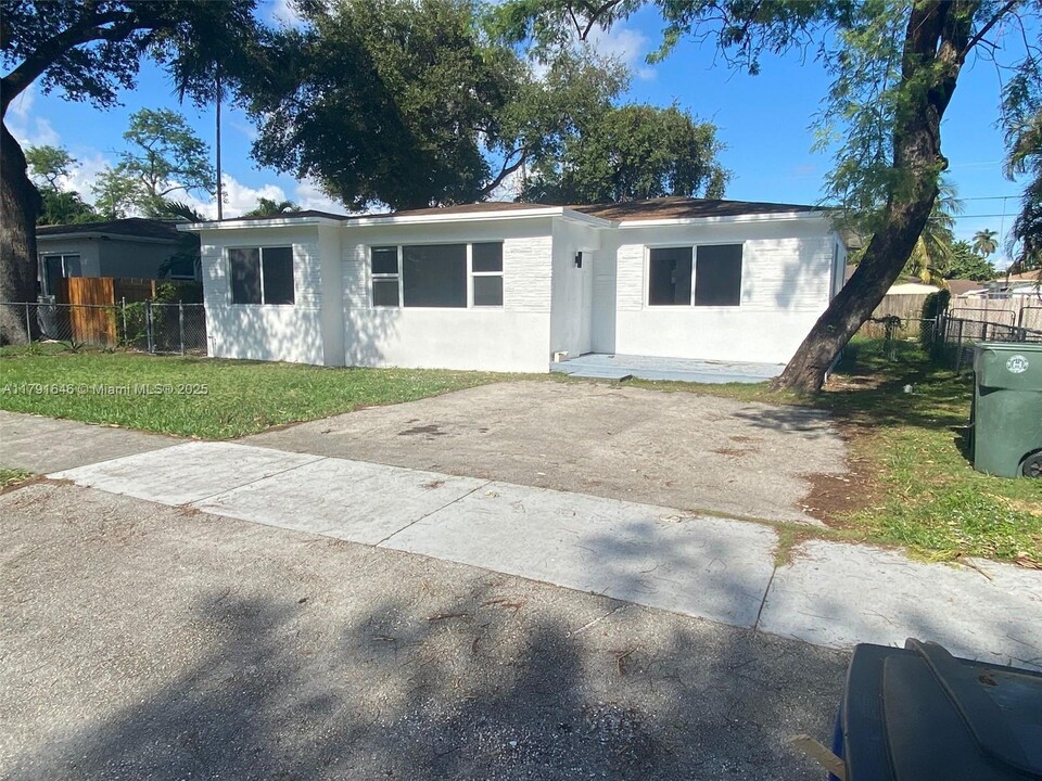 708 SW 6th St in Hallandale Beach, FL - Building Photo