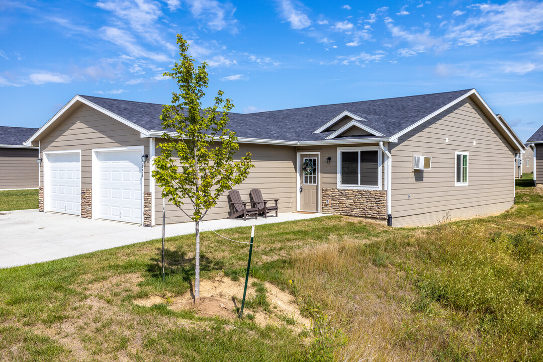 Yellowbanks in Pleasant Hill, IA - Foto de edificio