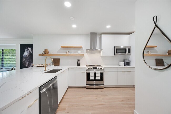 2810 Polo Island Dr in Wellington, FL - Building Photo - Building Photo
