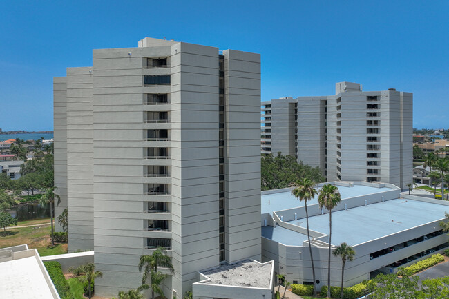 Pelican Bay Condominiums B in Gulfport, FL - Building Photo - Building Photo