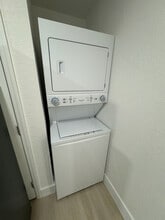 14691 SW 108th St, Unit 1 bed 1 bath in Miami, FL - Building Photo - Building Photo