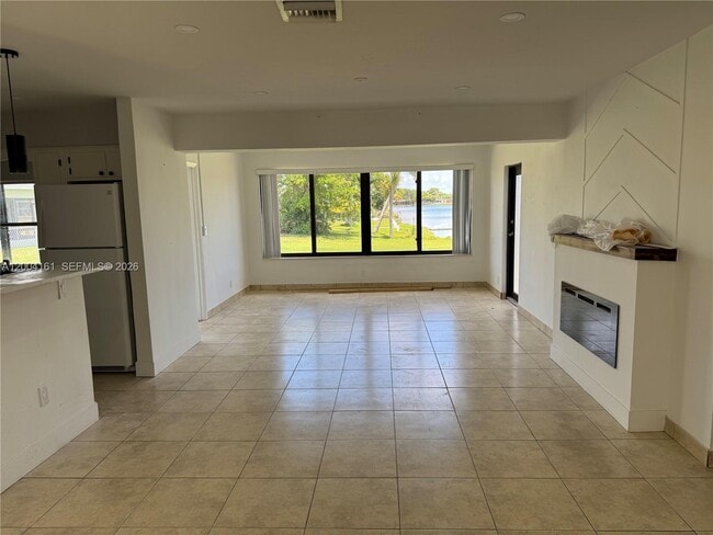 8721 NW 11th St in Pembroke Pines, FL - Building Photo - Building Photo