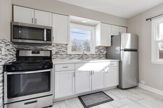 301 Mill St in Elgin, IL - Building Photo - Building Photo