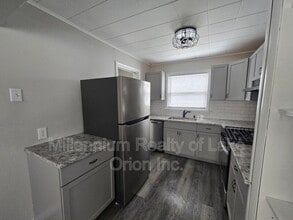 99 W Beverly Ave in Pontiac, MI - Building Photo - Building Photo