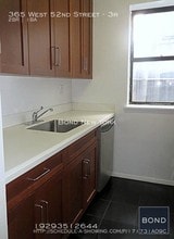 365 W 52nd St-Unit -3r in New York, NY - Building Photo - Building Photo